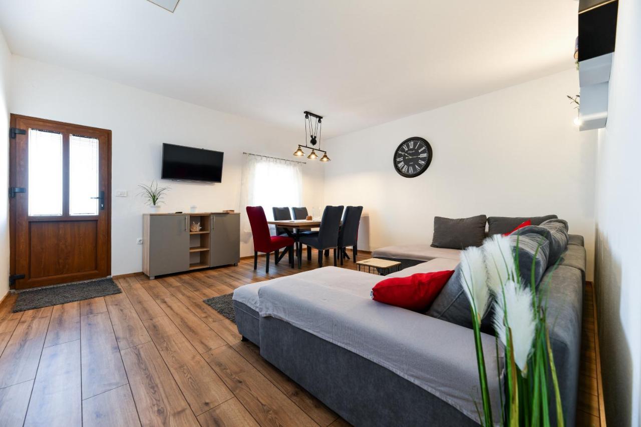 Holiday Home Skevini Dvori Starigrad Paklenica Luaran gambar